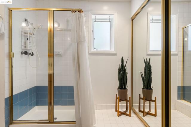 769 Santa Ray Ave, Oakland CA: https://media.crmls.org/mediaz/364bbeb9-6ba9-4f8f-a846-674f783971e6.jpg