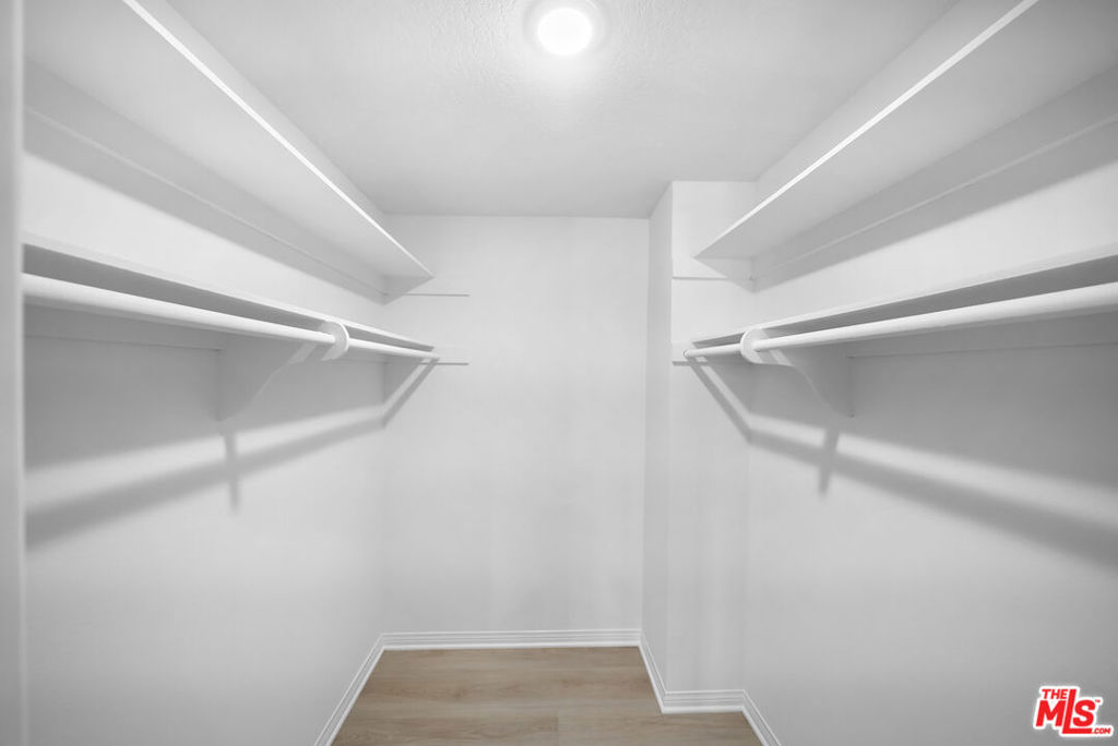 https://media.crmls.org/mediaz/364c0f75-5b4e-45ad-a336-3384114ddfe6.jpg?preset=X-Large