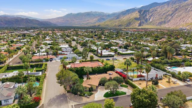 1387 E Verbena Drive, Palm Springs CA: https://media.crmls.org/mediaz/364c105e-1cee-49e1-a33f-1cee56032fcf.jpg