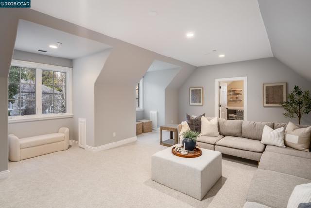45 Lark Pl, Alamo CA: https://media.crmls.org/mediaz/364d0cd9-e6f2-4b77-acc0-bc56c4fb8913.jpg