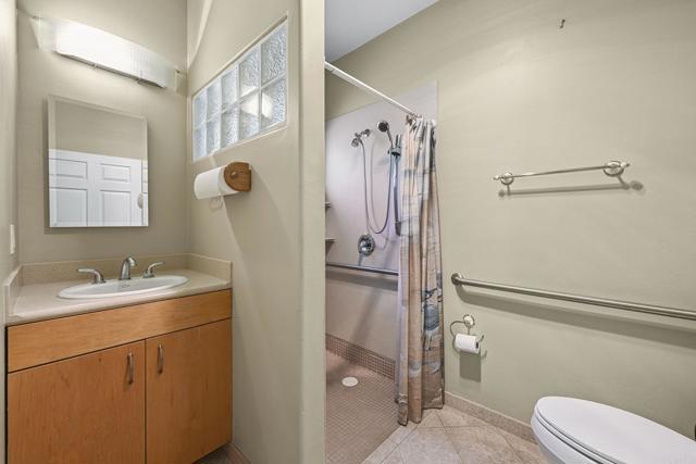 31619 21 Via Puerta Del Sol, Bonsall CA: https://media.crmls.org/mediaz/364d3ee9-75d0-4465-994d-d08cd1738558.jpg