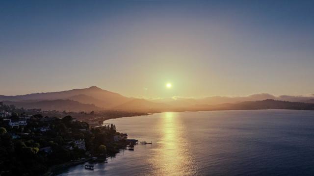 4980 Paradise Drive, Tiburon CA: https://media.crmls.org/mediaz/364d5308-9d27-4f62-a419-4432744e8c82.jpg