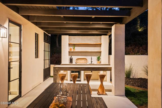 33235 Mulholland Highway, Malibu CA: https://media.crmls.org/mediaz/364da35c-cbb3-46b8-af3d-e499f5084935.jpg