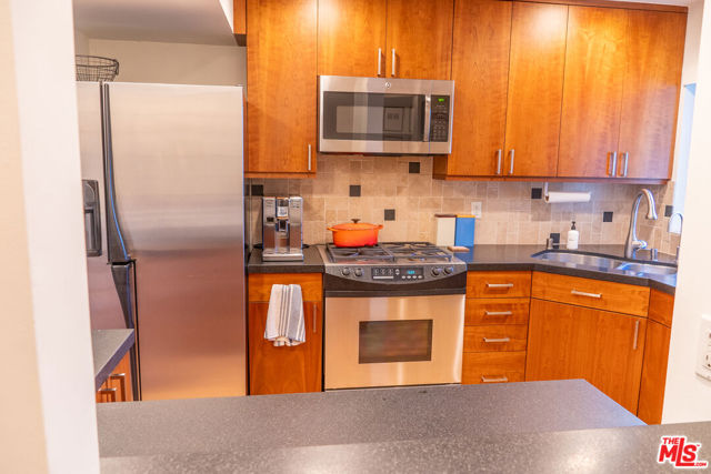 880 Hilldale Avenue, West Hollywood CA: https://media.crmls.org/mediaz/364e0b6b-b04a-47f7-b353-8140321bca29.jpg