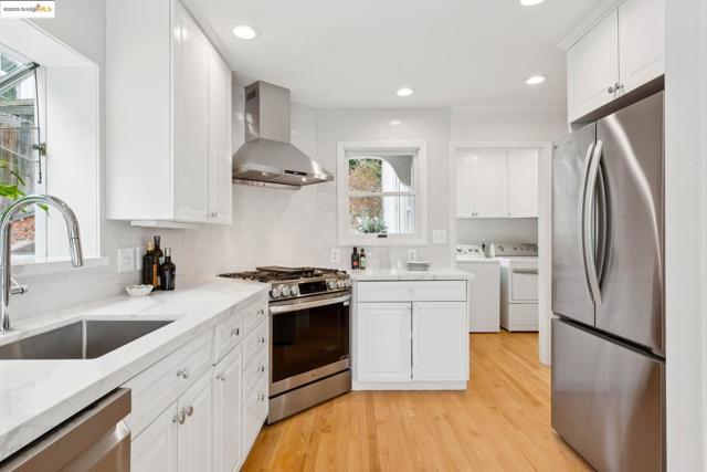 2250 Bywood Dr, Oakland CA: https://media.crmls.org/mediaz/364e13f1-9d72-4c99-ae33-35095606f693.jpg