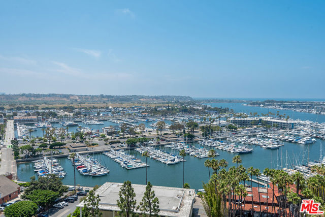 13600 MARINA POINTE Drive, Marina del Rey CA: https://media.crmls.org/mediaz/364f1e65-3f0b-42f0-aaf8-539c1091a749.jpg