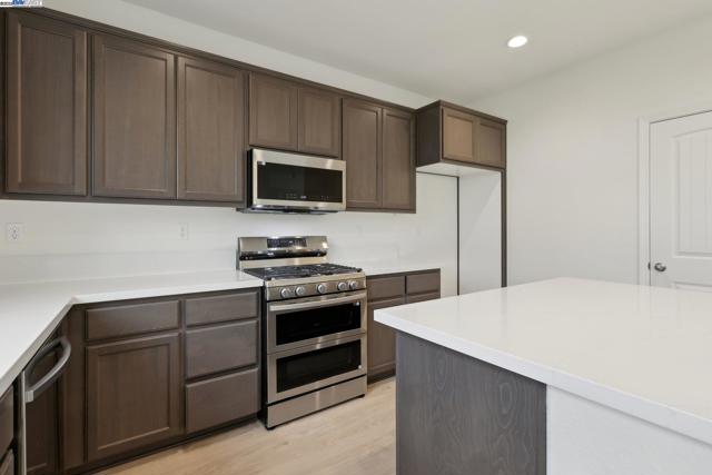 231 Mindy Way, Pittsburg CA: https://media.crmls.org/mediaz/364fafcc-c068-40df-af22-64a5d3965d1f.jpg