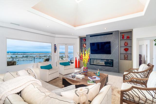 Detail Gallery Image 5 of 41 For 621 San Elijo St, San Diego,  CA 92106 - 4 Beds | 5/2 Baths