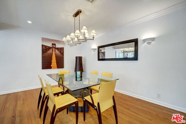 660 S Gretna Green Way, Los Angeles CA: https://media.crmls.org/mediaz/364fe072-eef2-4a21-98da-a271e177f7f7.jpg