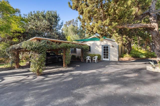 10880 Hess Drive, La Mesa CA: https://media.crmls.org/mediaz/36501ed0-7d79-42ca-ac6c-e3192c707629.jpg