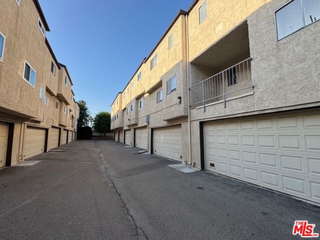 13609 Valerio Street, Van Nuys CA: https://media.crmls.org/mediaz/36507857-51a8-445e-9b65-1009c1990cd2.jpg