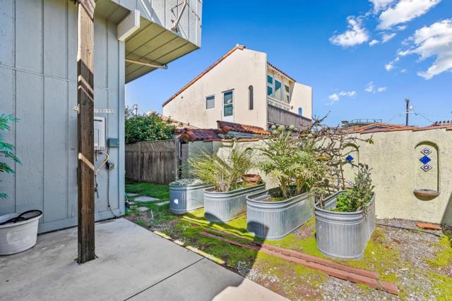 22956 E Cliff Drive, Santa Cruz CA: https://media.crmls.org/mediaz/365090de-0ff5-4093-b334-863275f9fa8e.jpg