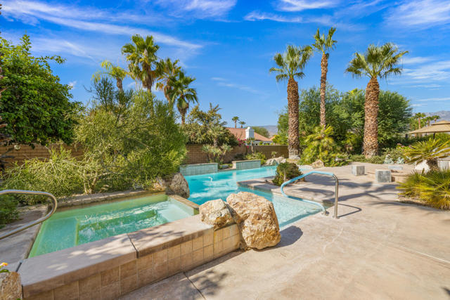 12 Boulder Lane, Rancho Mirage CA: https://media.crmls.org/mediaz/3650ce20-8c68-442b-b2f9-5674d6ad4b5d.jpg