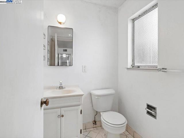 56 Edgewood Ct, Daly City CA: https://media.crmls.org/mediaz/3650d4f1-9a6d-4532-816c-0a11012805cb.jpg