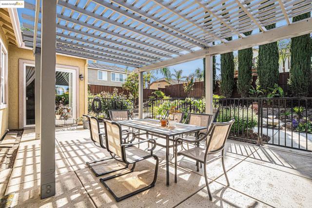 113 Little Ranch Circle, Oakley CA: https://media.crmls.org/mediaz/36513434-5390-48e8-8e30-29c3c3b08010.jpg