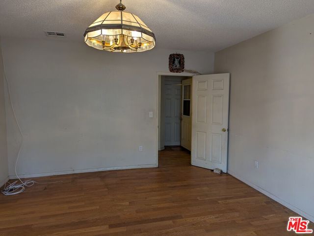 2134 8th Avenue, Los Angeles CA: https://media.crmls.org/mediaz/365398dc-2630-4659-8895-5ff17479bcbf.jpg