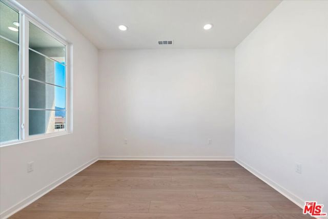 28903 Terrane Court, Santa Clarita CA: https://media.crmls.org/mediaz/3653abd9-3ca7-4344-a29b-db1b84e507ad.jpg