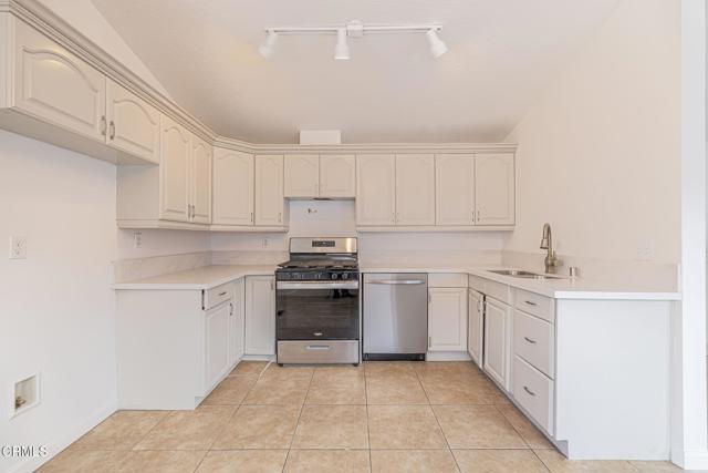 Detail Gallery Image 14 of 42 For 1647 Winn Ct, Pomona,  CA 91768 - 2 Beds | 2 Baths