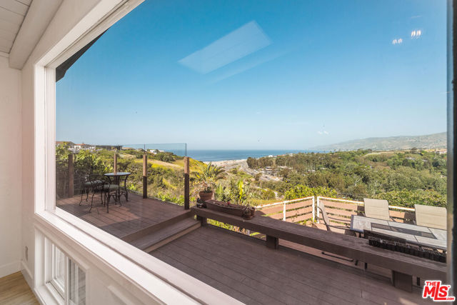 29500 Heathercliff Road, Malibu CA: https://media.crmls.org/mediaz/3653d089-8e3b-480c-8043-0e42ad69ce80.jpg
