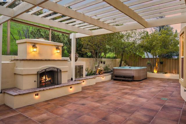 10828 Inspiration Cir, Dublin CA: https://media.crmls.org/mediaz/36541243-0b7a-4309-b2d4-c88277414ba8.jpg