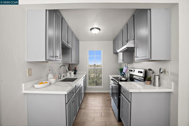 989 Parkside Dr, Richmond CA: https://media.crmls.org/mediaz/3654cd67-9634-4c3e-bf1c-5a354d5e1d22.jpg