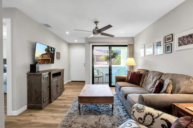 675 N Los Felices W Circle, Palm Springs CA: https://media.crmls.org/mediaz/3654dc6a-0214-4018-b11d-829afc086ec6.jpg