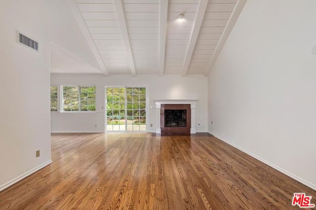 17181 Avenida De La Herradura, Pacific Palisades CA: https://media.crmls.org/mediaz/36559054-f8ae-4d29-85b8-2f3f6120ad39.jpg