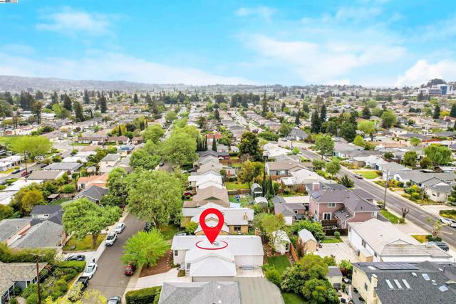 19157 San Miguel Ave, Castro Valley CA: https://media.crmls.org/mediaz/36562935-15ba-4f6e-8f4b-6a8131d7030f.jpg