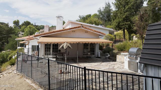 28329 Foothill Drive, Agoura Hills CA: https://media.crmls.org/mediaz/36565139-8489-4fd9-8939-3ef1ba0cf9d9.jpg