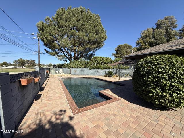 2340 Aldrich Circle, Thousand Oaks CA: https://media.crmls.org/mediaz/3656cf7f-8406-4f2f-b28a-32a7f5781538.jpg