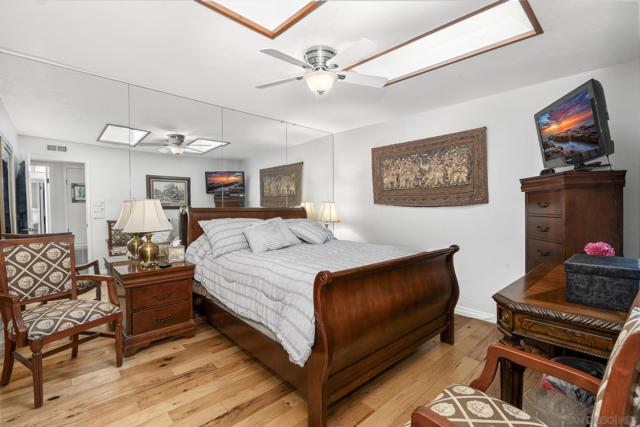 9 Catpaw Cape, Coronado CA: https://media.crmls.org/mediaz/3656d36d-9a94-4f38-a5eb-e115fad0e867.jpg