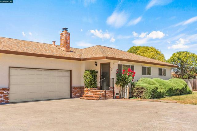 4045 Hoen Ave, Santa Rosa CA: https://media.crmls.org/mediaz/36573ca3-edb2-433e-b955-2753aeadad47.jpg