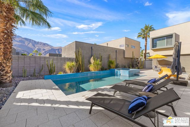 1065 Dane Drive, Palm Springs CA: https://media.crmls.org/mediaz/3657a7b0-a3d6-4e1b-beca-a2f06d3d8cca.jpg