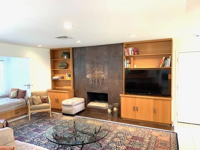 3045 N Cerritos Road, Palm Springs CA: https://media.crmls.org/mediaz/3657cc69-be18-4d05-aec3-734161bb05fa.jpg