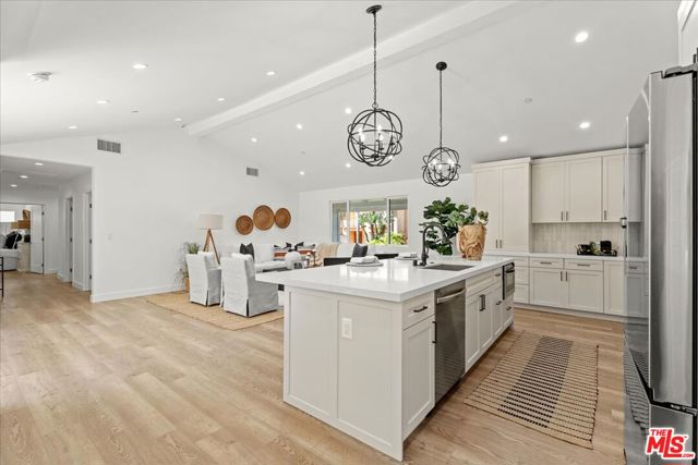 7901 Winsford Avenue, Los Angeles CA: https://media.crmls.org/mediaz/3657ce8b-edf0-4e32-84bc-36e05c9b934e.jpg