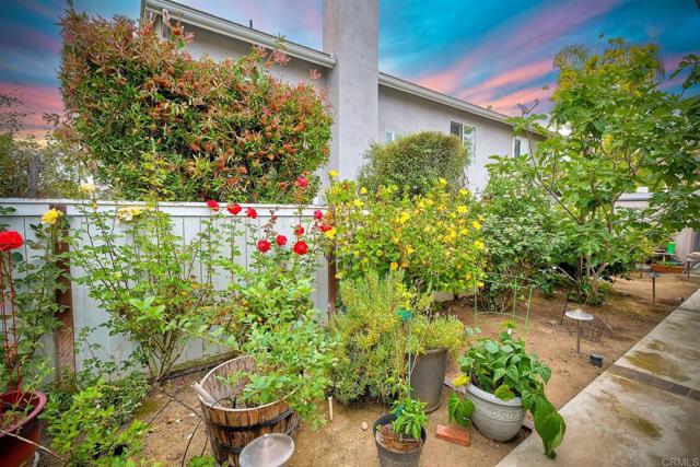 6707 Ketch Way, Carlsbad CA: https://media.crmls.org/mediaz/36586556-1c70-4c82-a0e9-ab00835c63f3.jpg