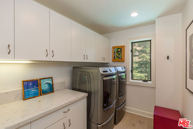 1045 Cold Canyon Road, Calabasas CA: https://media.crmls.org/mediaz/365892fb-6ade-4687-909b-eb17ca6f8ec0.jpg