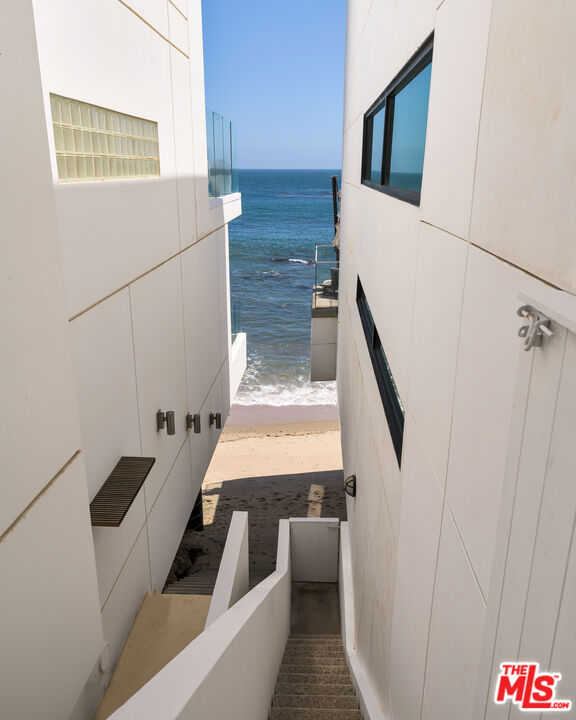 26814 Malibu Cove Colony Drive, Malibu CA: https://media.crmls.org/mediaz/365a20a3-8cf8-4d0e-a38e-11ec4f346629.jpg