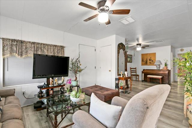 36 Club Circle Drive, Palm Springs CA: https://media.crmls.org/mediaz/365a3c8c-7685-440e-9096-30589f41b85c.jpg
