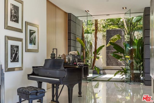 1740 Bel Air Road, Los Angeles CA: https://media.crmls.org/mediaz/365b18cc-5cbd-4219-bb29-de2f18596e54.jpg