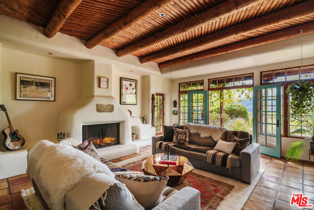 2865 Marquette Drive, Topanga CA: https://media.crmls.org/mediaz/365b8669-e894-42f6-9561-ddb17dfd9c39.jpg