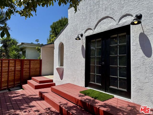 2927 S West View Street, Los Angeles CA: https://media.crmls.org/mediaz/365bf7b6-dbee-4fe8-98b7-3a1bca927484.jpg