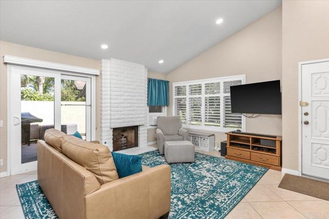 Detail Gallery Image 5 of 24 For 17544 Ashburton Rd, Rancho Bernardo (San Diego),  CA 92128 - 2 Beds | 2 Baths