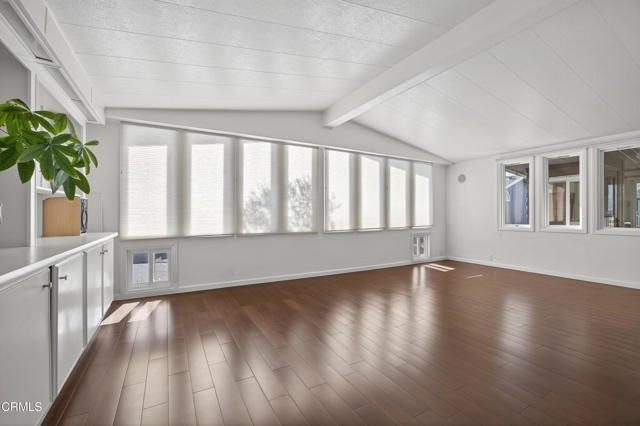 5540 W 5TH Street, Oxnard CA: https://media.crmls.org/mediaz/365c7a2a-4e80-4813-8e3d-813e1f5ec32e.jpg