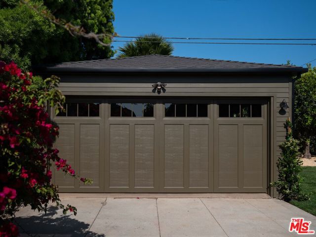7907 Croydon Avenue, Los Angeles CA: https://media.crmls.org/mediaz/365cd49c-191b-4427-bdea-e793f09742c4.jpg
