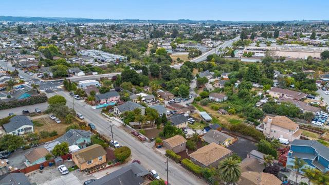 221 Carey Avenue, Freedom CA: https://media.crmls.org/mediaz/365cfa6f-1757-4460-bc45-9437feab7802.jpg