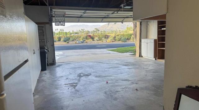 142 La Cerra Drive, Rancho Mirage CA: https://media.crmls.org/mediaz/365d17fc-0510-47e3-aff1-dfd0155d79f4.jpg