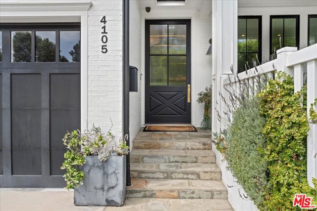 4105 Bellingham Avenue, Studio City CA: https://media.crmls.org/mediaz/365d3f5b-6450-40d5-8765-528d4045d487.jpg