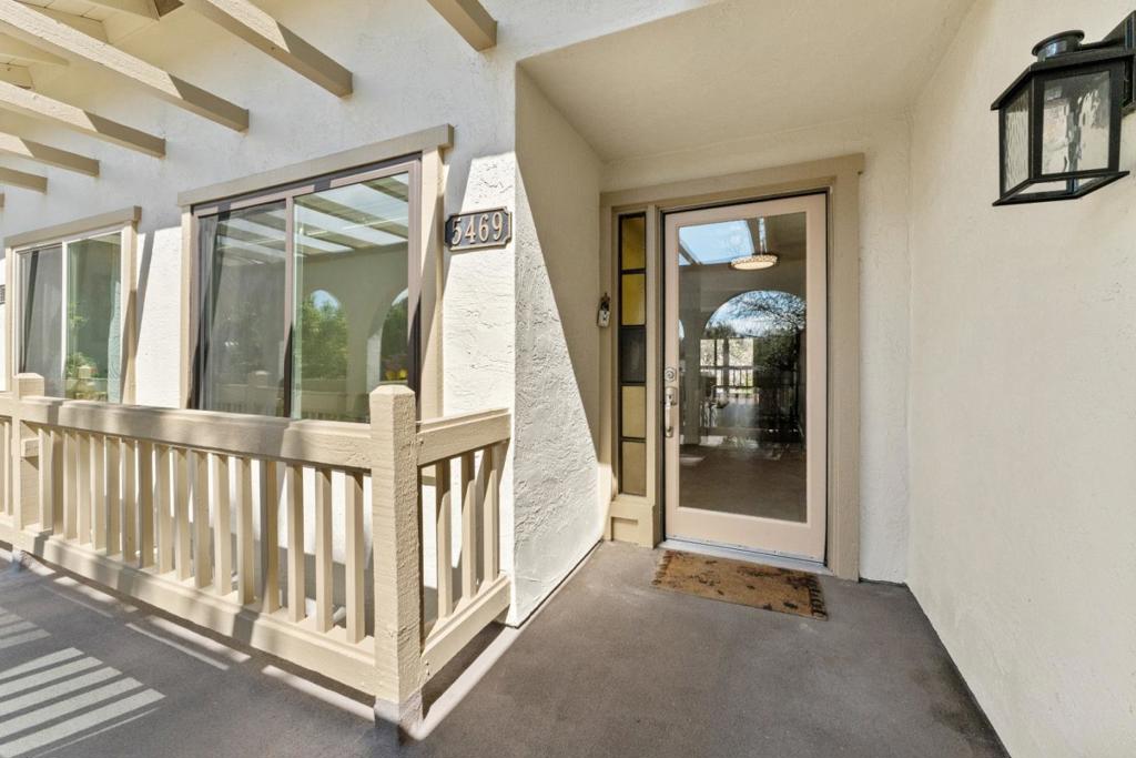 5469 Cribari Green