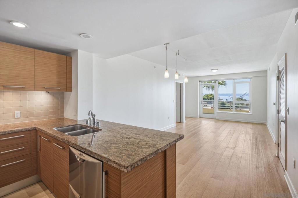 1431 Pacific Highway - photo 15